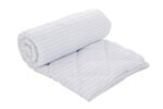 Pilota Alcam Damasc White Line 140x200 cm, umplutura cu bumbac, 300 g/mpCompozitie umplutura: Fibra bumbac, fibra siliconica | Sezon: Toamna; Iarna | Densitate: 300 g/m² | Proprietati: Matlasata