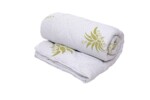 Pilota de iarna, Aloe Vera Essence microfibra matlasata, 180x200 cm, 350g/mp, calduroasaCompozitie umplutura: Fibra siliconica | Sezon: Iarna | Densitate: 350 g/m² | Proprietati: Matlasata