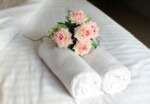 Set 2 prosoape pentru fata Hotel Line, Bedora, 50 x 90 cm, 100% bumbac cardat, 500 gr/mp, albDimensiuni: 50x90 cm | Material: Bumbac cardat | Imprimeu: Uni | Tip produs: Pentru hotel | Numar bucati/set: 2 piese | Densitate: 500 gr/mp - imagine 5