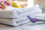 Set 2 prosoape pentru corp Hotel Line, Bedora, 70 x 140 cm, 100% bumbac cardat, 500 gr/mp, albTip produs: Pentru hotel | Dimensiuni: 70x140 cm | Material: Bumbac cardat | Imprimeu: Uni | Numar bucati/set: 2 piese | Densitate: 500 gr/mp